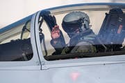 Ein Eurofighter-Pilot anlässlich der Flugshow in Payerne. (Bild: Christophe Bott/Keystone)