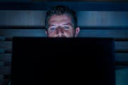 Der Mann gab an, nicht gewusst zu haben, dass es sich bei einigen der Filme in seiner Sammlung um verbotene Pornografie handelt. (Symbolbild: Getty)