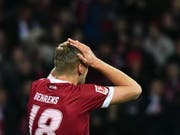 Nürnbergs Hanno Behrens ist entsetzt: Er vergibt vor der Pause einen Penalty (Bild: KEYSTONE/EPA/PHILIPP GUELLAND)