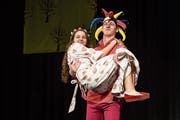 Szene aus dem Stück «Eulenspiegel reloaded» des Theaterkurses der Kanti Reussbühl. (Bild: Philipp Schmidli, 9. April 2019)