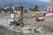 In Ebnat-Kappel sind zurzeit die Umbau- und Erweiterungsarbeiten an der Schulanlage Wier im Gange. Im Jahr 2020 sollen die Gebäude bezugsbereit sein. (Bilder: Urs M. Hemm)