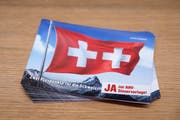 Broschüren liegen auf einem Tisch während einer Medienkonferenz des überparteilichen Komitees «Ja zur AHV-Steuervorlage». (Bild: Peter Klaunzer/Keystone, Bern, 26. März 2019)