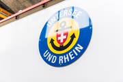 Das Logo der Schifffahrtsgesellschaft Untersee und Rhein (URh) des MS Schaffhausen in der URh-Werft in Langwiesen. (Bild: Donato Caspari)