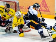 Zug und Bern lieferten sich im zweiten Finalspiel einen harten Kampf (Bild: KEYSTONE/ALEXANDRA WEY)
