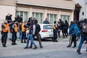 Auseinandersetzungen zwischen Rechten und Antifaschisten.(Bild: Manuela Jans-Koch, Schwyz, 13. April 2019)