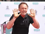 Der Schauspieler Billy Crystal ist am Freitag (Ortszeit) in Hollywood mit einem Denkmal ausgezeichnet worden. (Bild: KEYSTONE/AP Invision/RICHARD SHOTWELL)