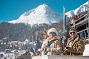 Zuschauer während des bekannten und traditionellen «White Turf»- Pferderennens auf dem zugefrorenen St. Moritzersee, welches jedes Jahr im Februar stattfindet. (Bild: Giancarlo Cattaneo/Keystone (4. Februar 2018))