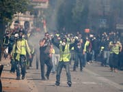 Bei Protesten der «Gelbwesten»-Bewegung kam es am Samstag in Toulouse zu Zusammenstössen zwischen Polizei und Demonstranten. (Bild: KEYSTONE/EPA/GUILLAUME HORCAJUELO)
