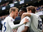 Tottenhams Kenianer Victor Wanyama (Mitte) wird für sein Tor zum 1:0 beglückwünscht (Bild: KEYSTONE/AP/FRANK AUGSTEIN)