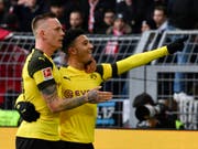 Dortmunds Doppeltorschütze Jadon Sancho (rechts) lässt sich feiern (Bild: KEYSTONE/AP/MARTIN MEISSNER)