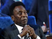 Der brasilianischen Fussball-Legende Pelé ist ein Nierenstein entfernt worden. (Bild: Keystone/AP/ALEXANDER ZEMLIANICHENKO)