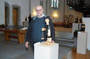 Künstler Kazimierz Kowalczyk anlässlich der Vernissage vergangenen Freitag in der Kirche. (Bild: Astrid Zysset)