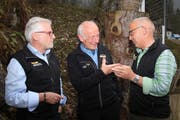 Der neue und der alte Geschäftsstellenleiter der Obwaldner Wanderwege Pius Ziegler (v.l.), Urs Wallimann und das neue Vorstandsmitglied Peter Glaus-Wyss. (Bild: Marion Wannemacher, Lungern, 13. April 2019)