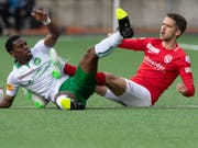 Viel Kampf und Krampf und keine Tore bei Thun - St. Gallen (Bild: KEYSTONE/PETER SCHNEIDER)