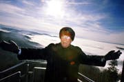 Wie ein Oberhaupt Helvetiens: Blocher 2006 als Justizminister auf dem Üetliberg bei der «Standortbestimmung für die Wahlen 2007. (Bild: Keystone)