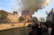 13 Millionen Touristen und Gläubige besuchen jährlich das Notre Dame. Es ist die meistbesuchte Attraktion in Paris. (Bild: KEY)