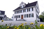Das Neuheimer Gemeindehaus (Bild: Werner Schelbert, 11. April 2017)