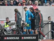 Bayerns Goalie Manuel Neuer verlässt während der Partie gegen Fortuna Düsseldorf den Platz (Bild: KEYSTONE/AP/MARTIN MEISSNER)