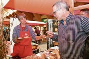 Die Käsetage Toggenburg vom Freitag bis Sonntag in Wattwil lockten viel Publikum an. Gerne wurden die Köstlichkeiten an den verschiedenen Ständen degustiert. (Bild: PD)