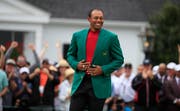 Zum fünften Mal gewann Tiger Woods am Sonntag das Masters und somit das grüne Jacket. (Bild: Epa / Tannen Maury)