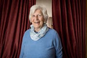 Margrit Niederberger musste wegen des frühen Todes ihres Mannes die Kinder früh in die Arbeit zu Hause einbinden.