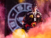 Vier Spielsperren gegen den schwedischen Verteidiger: Adam Almquist muss sich noch etwas gedulden, ehe er wieder mit dem SC Bern auflaufen kann (Bild: KEYSTONE/ALESSANDRO DELLA VALLE)