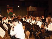 Zwei Musikkorps treten für einmal gemeinsam auf. (Bild: Kurt Liembd (Alpnach, 14. April 2019))