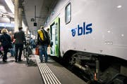 Eine S-Bahn der BLS im Bahnhof Bern. Bild: Christian Beutler/Keystone (16. Mai 2017)