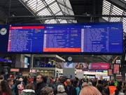 Die Störungsmeldung am Zürcher Hauptbahnhof. (Bild: Umberto W. Ferrari, 16. April 2019)