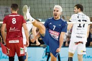 Lausannes Dennis Del Valle freut sich überschwänglich über einen Punkt im zweiten Finalspiel. (Bild: Laurent Gillieron/KEY, Lausanne, 14. April 2019)