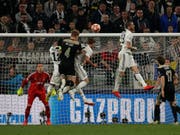 Der entscheidende Moment in Turin: Ajax' Matthijs de Ligt köpfelt ein zum 2:1 (Bild: KEYSTONE/AP/ANTONIO CALANNI)