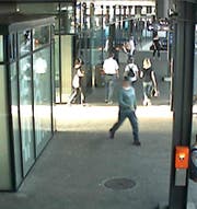 Mit diesem Fahndungsbild suchte die Zuger Strafverfolgungsbehörde nach dem Täter. (Bild: Zuger Strafverfolgungsbehörde)