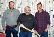 Hoppma Manuel Büchel, Ehrenmitglied Heinz Müntener und Präsident Remo Büchel (von links). (Bild: PD)