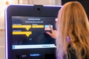 Technologien wie Blockchain stellen Unternehmensberater wie BDO vor ganz neue Aufgaben. (Bild: Patrick Hürlimann/Keystone (Zug, 26. April 2018)