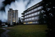 Noch dieses Jahr sollen auf dem Areal des alten Kantonsspitals insgesamt 18 Notzimmer zur Verfügung stehen. (Bild: Stefan Kaiser, Zug, 1. Januar 2019)