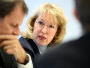 «Keine Zensur», sagt die Waadtländer Staatsrätin Jacqueline de Quattro (FDP). Ihr missfällt die Gestaltung des Buchs, die irreführend sei. (Archiv). (Bild: KEYSTONE/LAURENT GILLIERON)