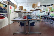 Auch in diesem Schulzimmer im Trakt 1 des Horwer Schulhaus Hofmatt wird ein neuer Boden eingebaut. (Bild: Gemeinde Horw)