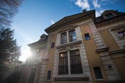 Kurze Amtswege zwischen zehn Firmen: die unauffällige Villa an der Zwinglistrasse in St.Gallen. (Bild: Benjamin Manser)