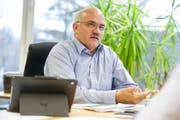 Ruedi Zbinden, Gemeindepräsident von Bussnang, in seinem Büro. (Bild: Donato Caspari)