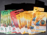 Die Schweizer Währung hat gegenüber dem Euro zuletzt klar an Wert verloren. (Bild: KEYSTONE/GAETAN BALLY)