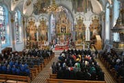 In der sanierten Pfarrkirche St. Mauritius nahm die Trauergemeinde Abschied von Landesfähnrich Martin Bürki. (Bild: Alessia Pagani)