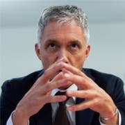 Für Bundesanwalt Michael Lauber könnte es wegen eines Treffens mit Fifa-Präsident Gianni Infantino eng werden. Die Wiederwahl ist gefährdet. (Bild: KEY)