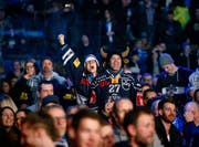 Nach dem Cupgewinn (im Bild das Public Viewing in der Bossard Arena) nun der Meistertitel? Hopp Zug! (Bild: Stefan Kaiser, 3. Februar 2019)