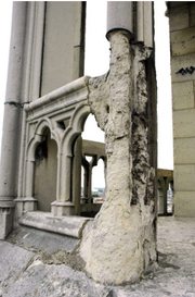Die Luftverschmutzung hat dem Mauerwerk stark zugesetzt. (Bild: notredamedeparis.fr)