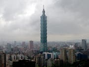 Das Hochhaus Taipei 101 in Taipeh. Wegen eines Erdbebens wackelten in Taiwans Hauptstadt Gebäude. (Bild: KEYSTONE/AP)