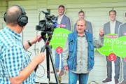 Daniel Felix filmt Thomas Götz für ein Video im kommenden «Ergötzliches». (Bild: Mario Testa)