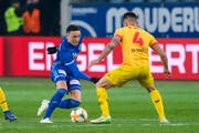 Ruben Vargas (links) hat sich auf die Wunschzettel von Gladbach, YB und Basel gespielt. (Bild: Martin Meienberger/Freshfocus (Luzern, 13. April 2019))