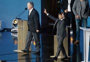 Amtsinhaber Petro Poroschenko (links) und Herausforderer Wolodymyr Selenski bei der gestrigen TV-Debatte im Olympiastadion von Kiew. (Efrem Lukatsky/AP)
