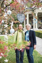 Bettina Tunger und Brigitte Amrein am Kinderfeld im Friedental. (Bild: Manuela Jans-Koch, Luzern, 11. April 2019)