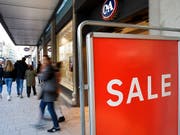 Rund die Hälfte des Ladenrückgangs im Detailhandel mit Nicht-Lebensmitteln geht auf die Bekleidungsbranche zurück. Auch grosse Ketten wie H&M und C&A gehören dazu. (Bild: KEYSTONE/SALVATORE DI NOLFI)